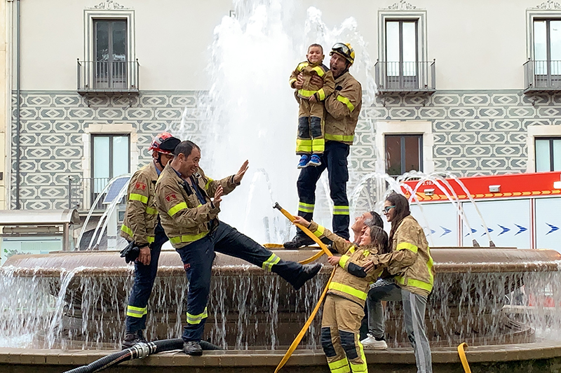 Calendari_Bombers_AmbCausa_Figueres_0