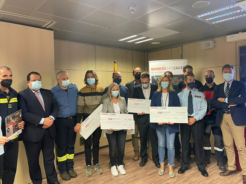 Presentació calendari_Bombers Amb Causa 2022 i lliurament de xecs de l'edició 2021