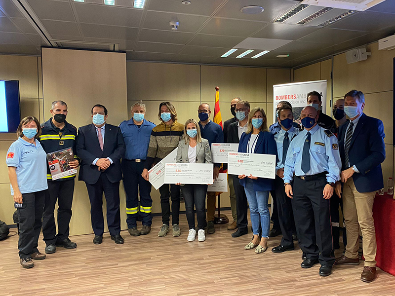 Presentació calendari_Bombers Amb Causa 2022 i lliurament de xecs de l'edició 2021