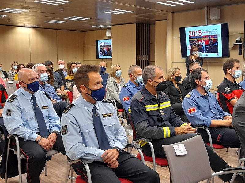 Presentació calendari_Bombers Amb Causa 2022 i lliurament de xecs de l'edició 2021