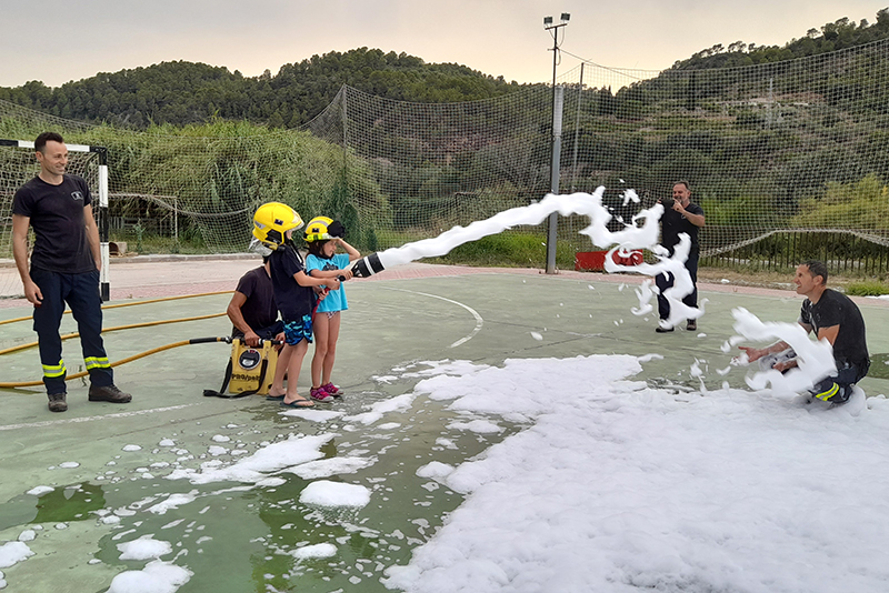 Sessió calendari Bombers amb Causa 2023 a Benifallet