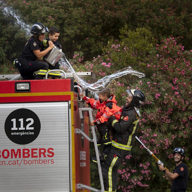 Calendari Bombers Amb Causa 2022 portada (c) Ana Jiménez Remacha