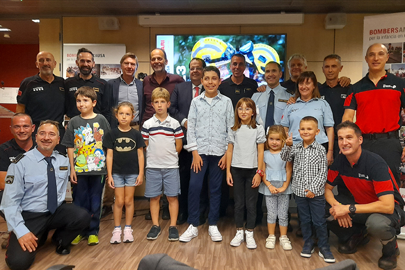 Presentació calendari Bombers amb Causa2023