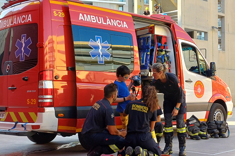Calendari Bombers amb Causa 2024 a Barcelona - Parc Llevant.