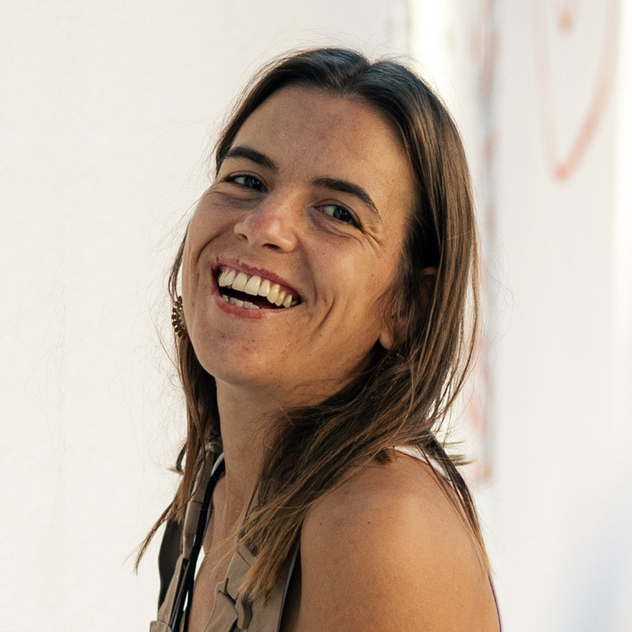 Laia Sauret, il·lustradora calendari Bombers amb Causa 2025