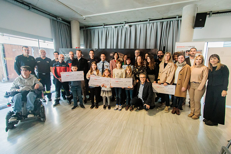 Bombers-Amb-Causa-2025_Presentacio_calendari_Girona Presentació calendari solidari Bombers amb Causa 2025 a Girona