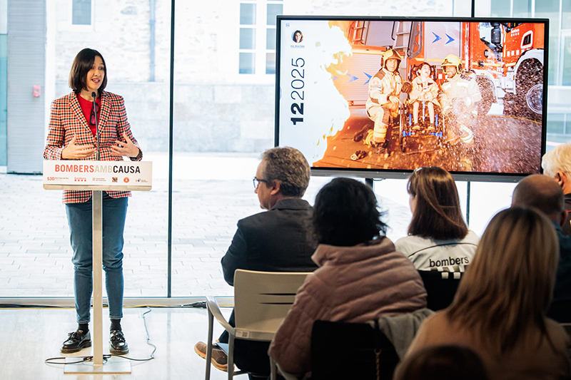 La consellera d'Interior, Núria Parlon, a la presentació calendari solidari Bombers amb Causa 2025
