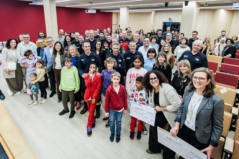 Presentacio-Calendari-Bombers-Amb-Causa-2026 (7)_800 Presentació del calendari Bombers Amb Causa de 2026 i lliura els 119.539€ de l'edició 2025 a l'hospital Sant Joan de Déu.